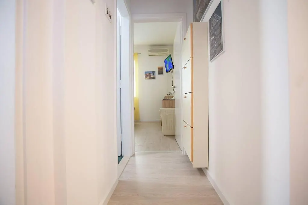 Apartment David, 2Mins From Town Centre Split